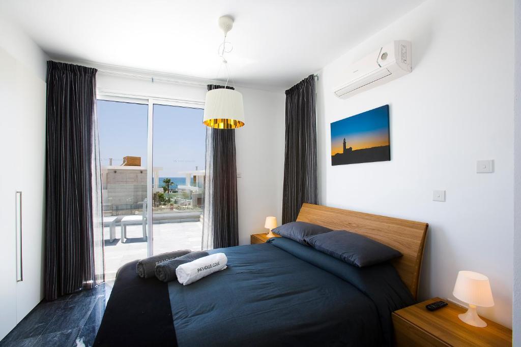 Paradise Cove Luxurious Beach Villas Paphos Rum bild